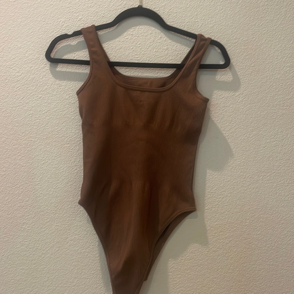 Body contour body suit